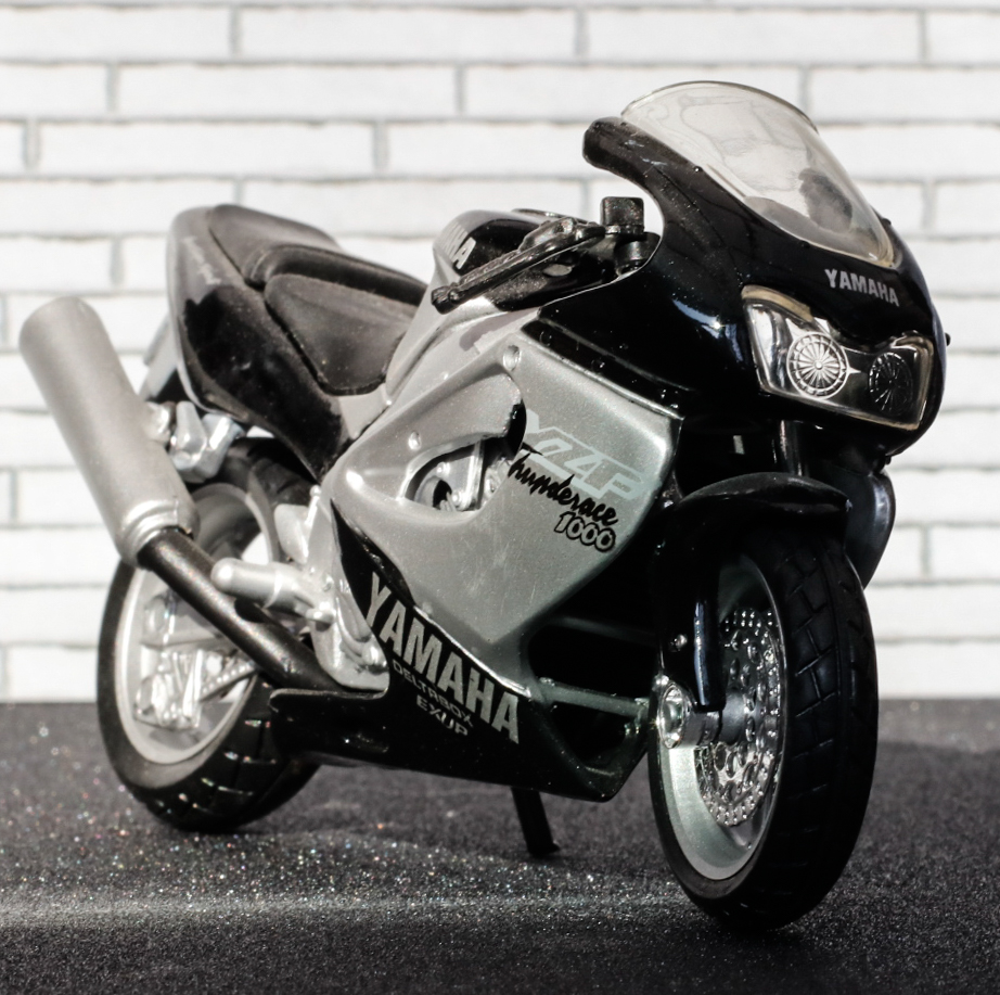 Maisto Yamaha YZF Thunderace 1000